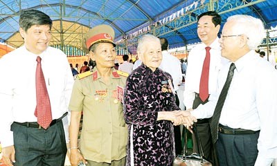 Meeting to commemorate heroic revolutionary traditions of former Saigon-Gia Dinh - ảnh 1